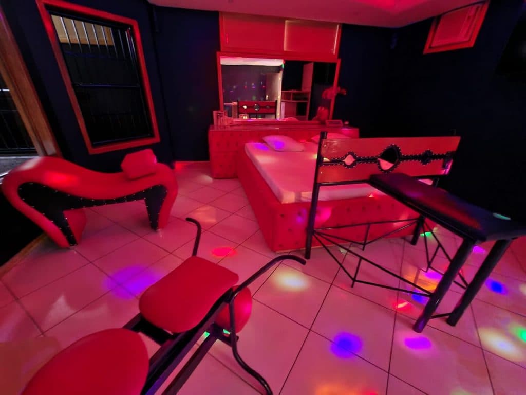 Motel Crush thumbnail 3