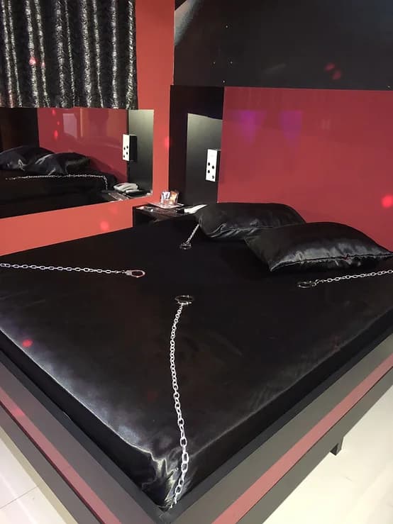 Golden Motel thumbnail 2