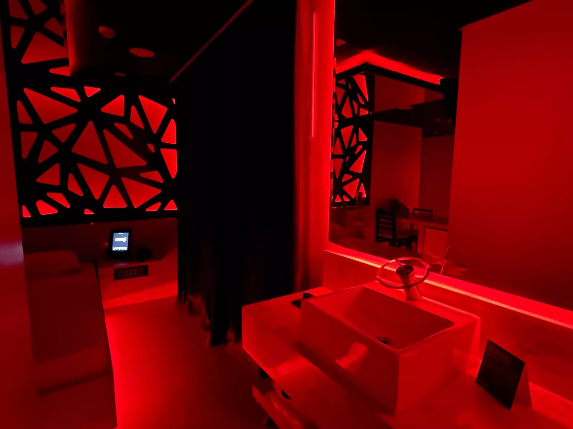 Luzes Motel thumbnail 3