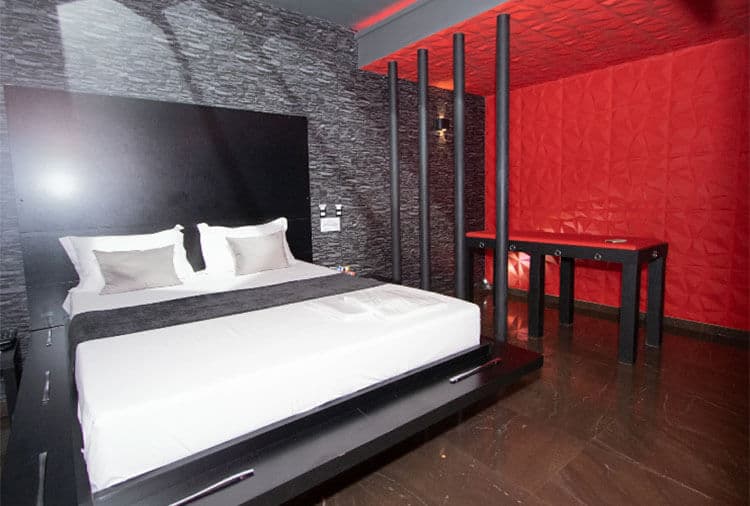 Motel Opium thumbnail 2