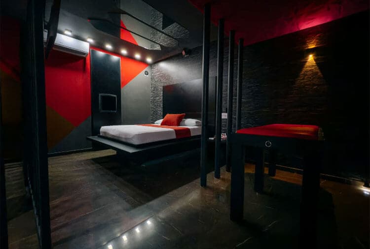 Motel Opium thumbnail 7