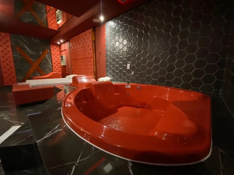 Glamour Motel thumbnail 2