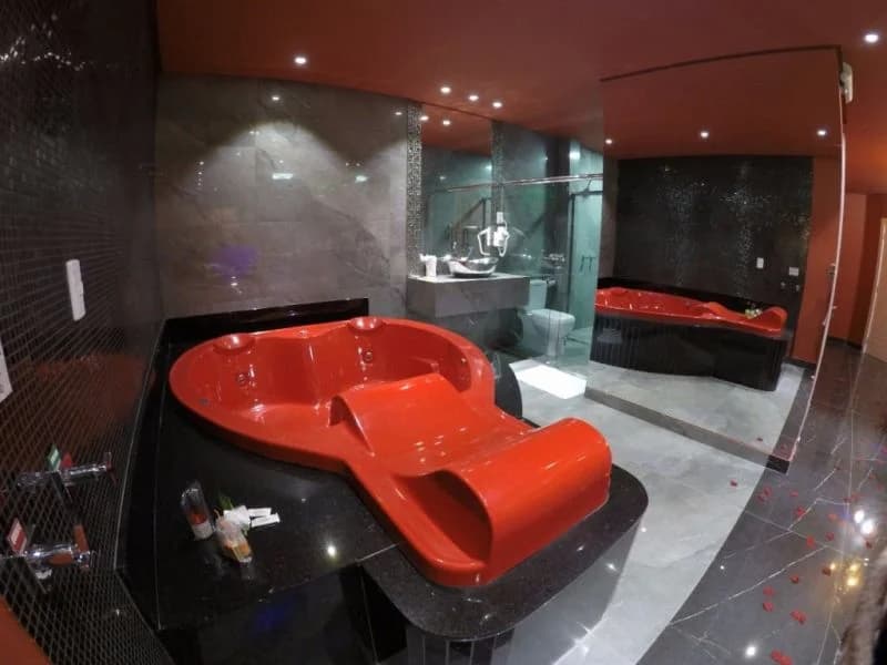 Eros Motel thumbnail 2